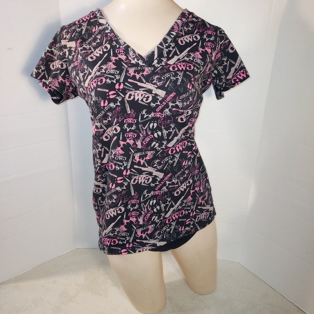 GIRLS WITH GUNS hunting themed short sleeve t-shirt size L